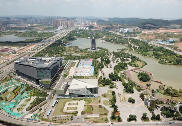 南寧市民中心、青少年活動(dòng)中心及五象湖公園。